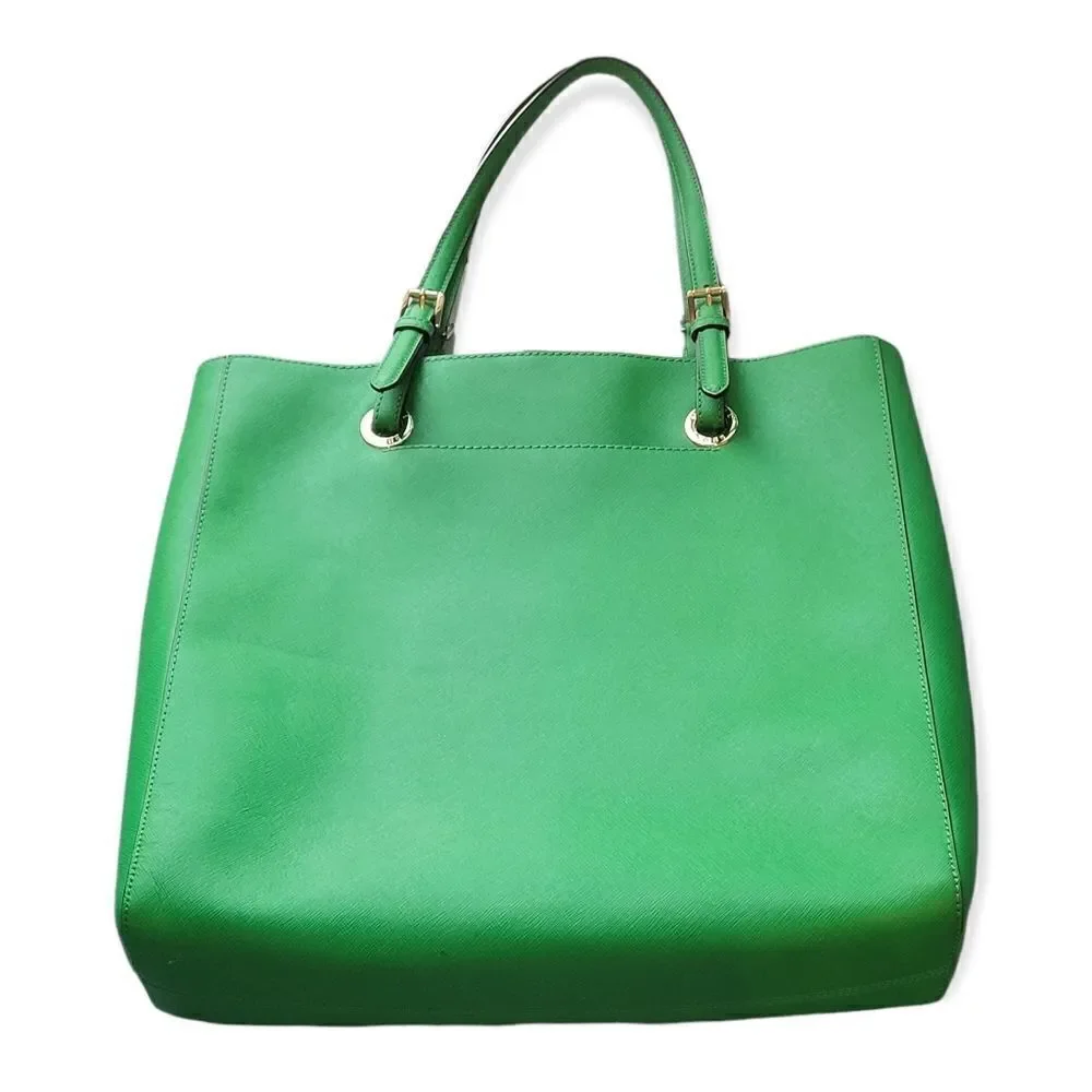 Michael Kors Jet Set Travel In Kelly Green